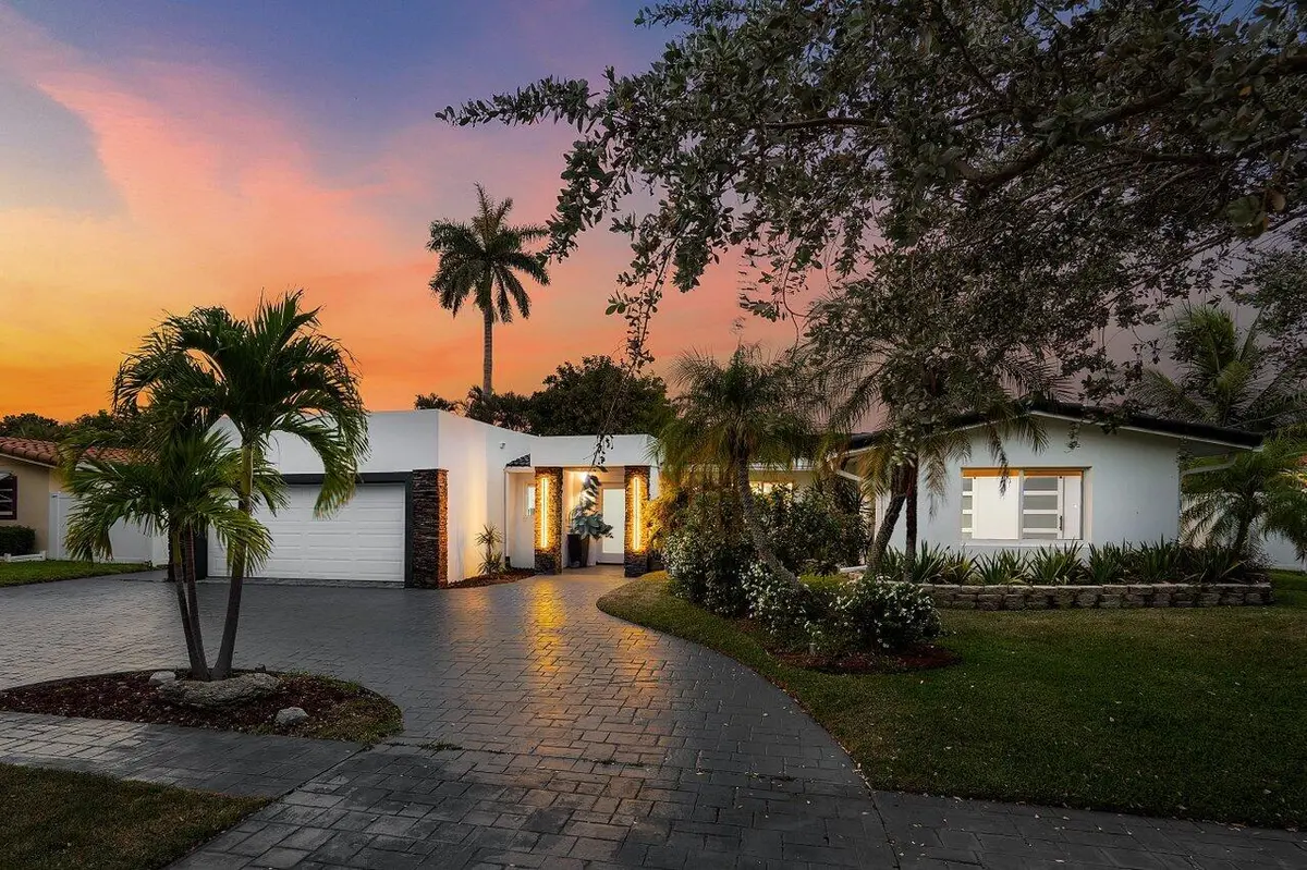 Twilight Front R at 2611 NE 49 Street, Lighthouse Point