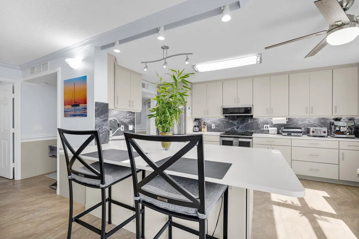 29-web-or-mls-3A5A2416 at 5049 N Highway A1a 1905, Hutchinson Island