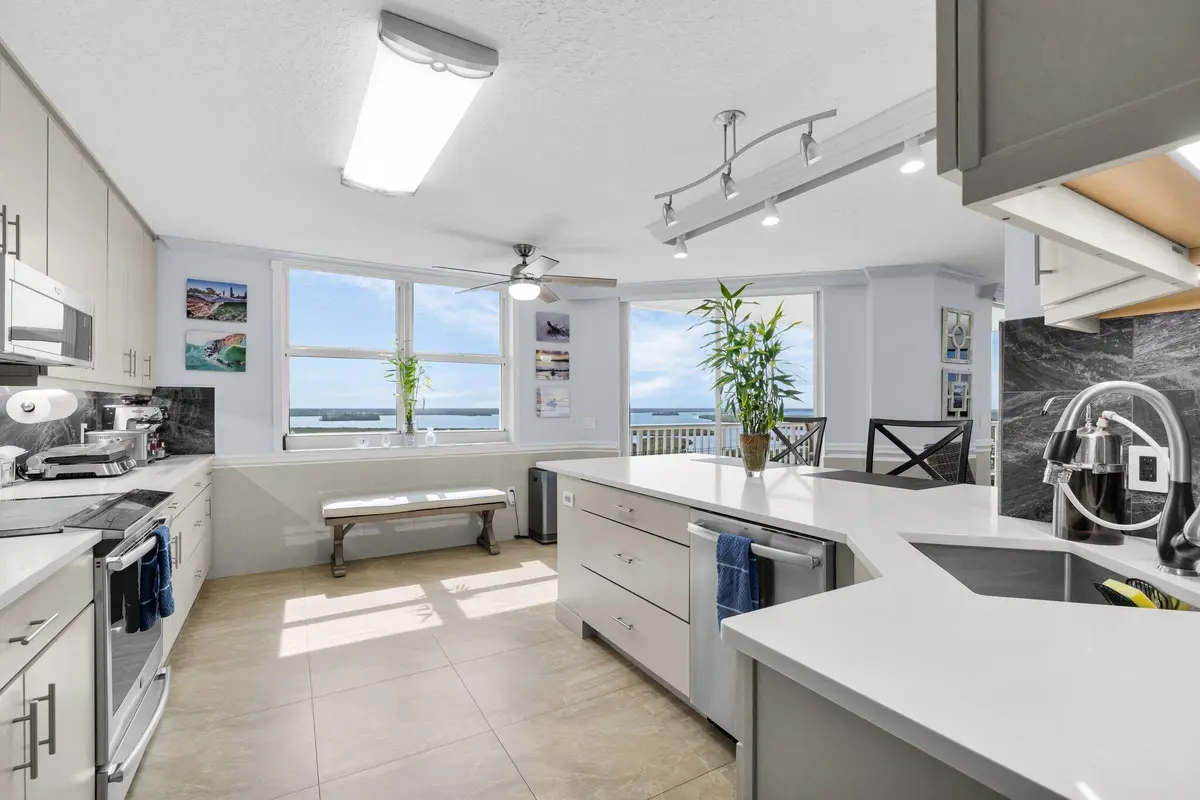 32-web-or-mls-3A5A2431 at 5049 N Highway A1a 1905, Hutchinson Island