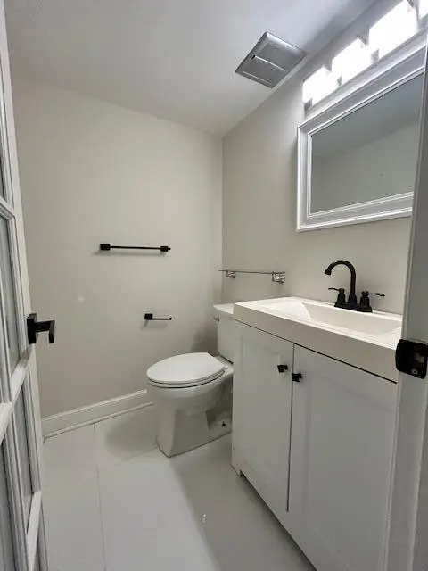 Guest Bath at 808 SE 7th Street 107, Deerfield Beach