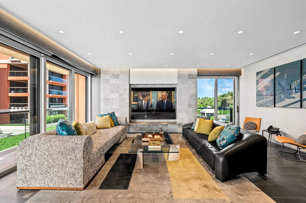 mls_LIVING_STRAIGHT_DT at 2 N Breakers Row N25, Palm Beach