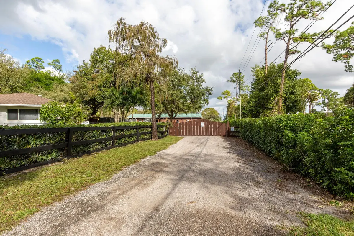 20230531205730521283000000-o at 13529 E Citrus Drive, Loxahatchee Groves