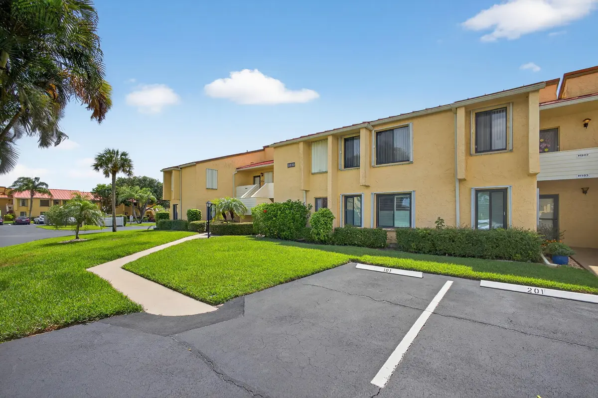 1-web-or-mls-5D1A9103 at 5335 SE Miles Grant Road 102, Stuart