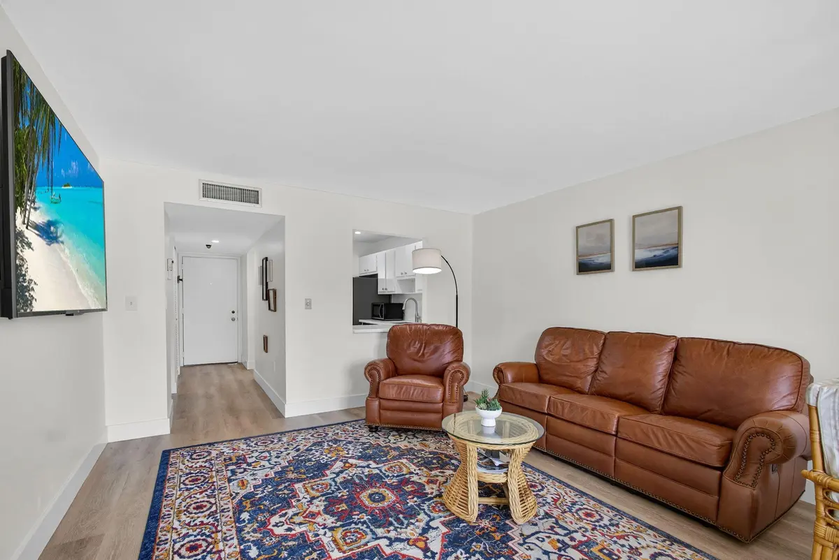 11-web-or-mls-5D1A9149 at 5335 SE Miles Grant Road 102, Stuart
