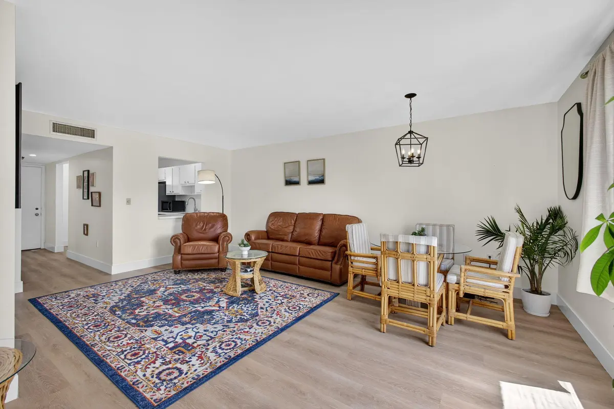 12-web-or-mls-5D1A9151 (1) at 5335 SE Miles Grant Road 102, Stuart