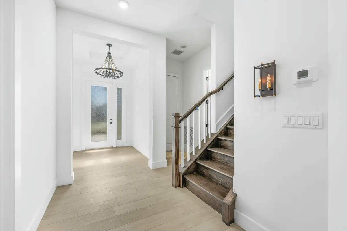 tempImageQ2R988 at 15763 Longboat Key Drive, Westlake