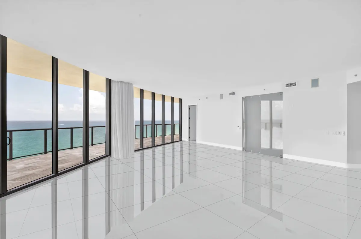 Living room at 9703 Collins Avenue Ph 2700, Bal Harbour