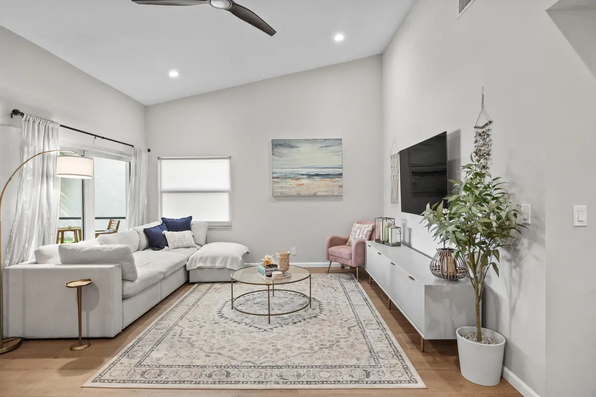 living at 2021 NW 15th Place, Delray Beach