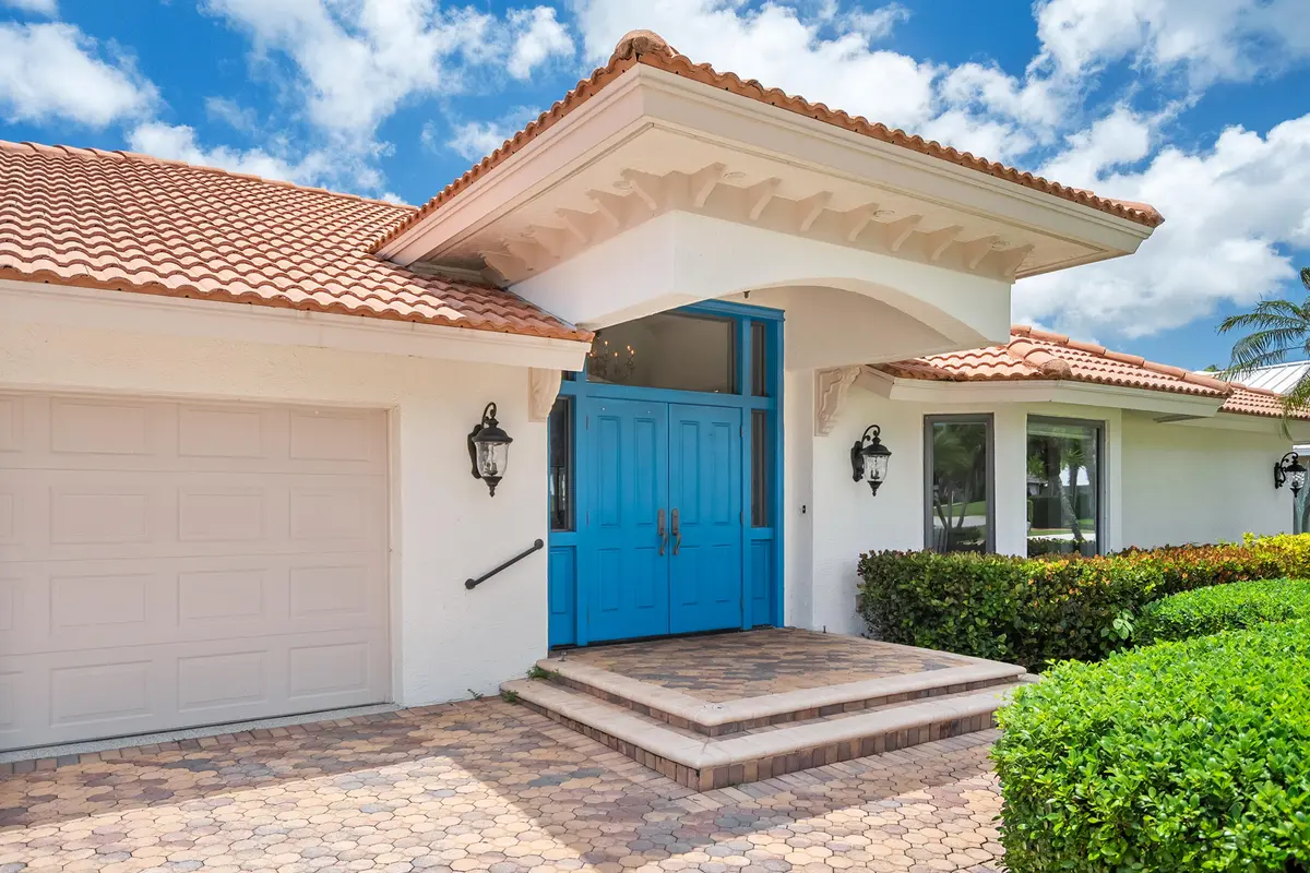 Front of House at 3422 SE Fairway, Stuart