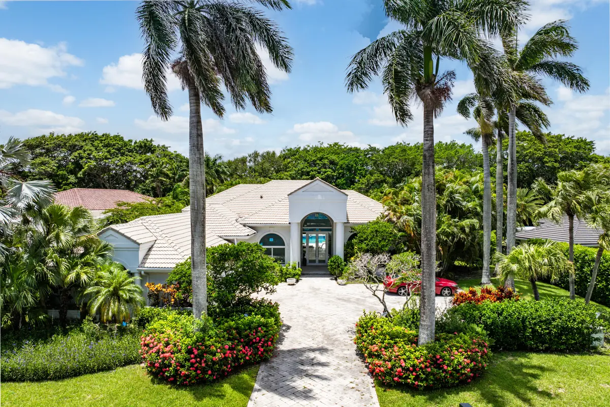 Front view at 13795 Le Bateau Lane, Palm Beach Gardens