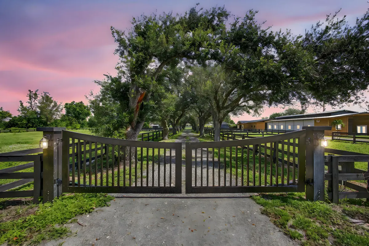 0 day to dusk at 16229 Rustic Rd Road, Wellington