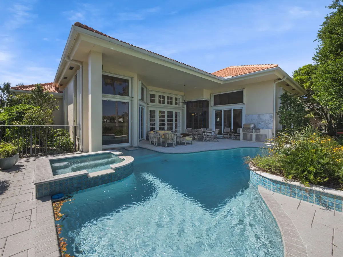 large-018e5d85-8005-71ce-99a2-686ce7fec6 at 66 St James Drive, Palm Beach Gardens