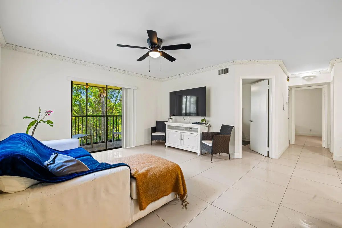 LIVING AREA at 610 Trace Circle 206, Deerfield Beach