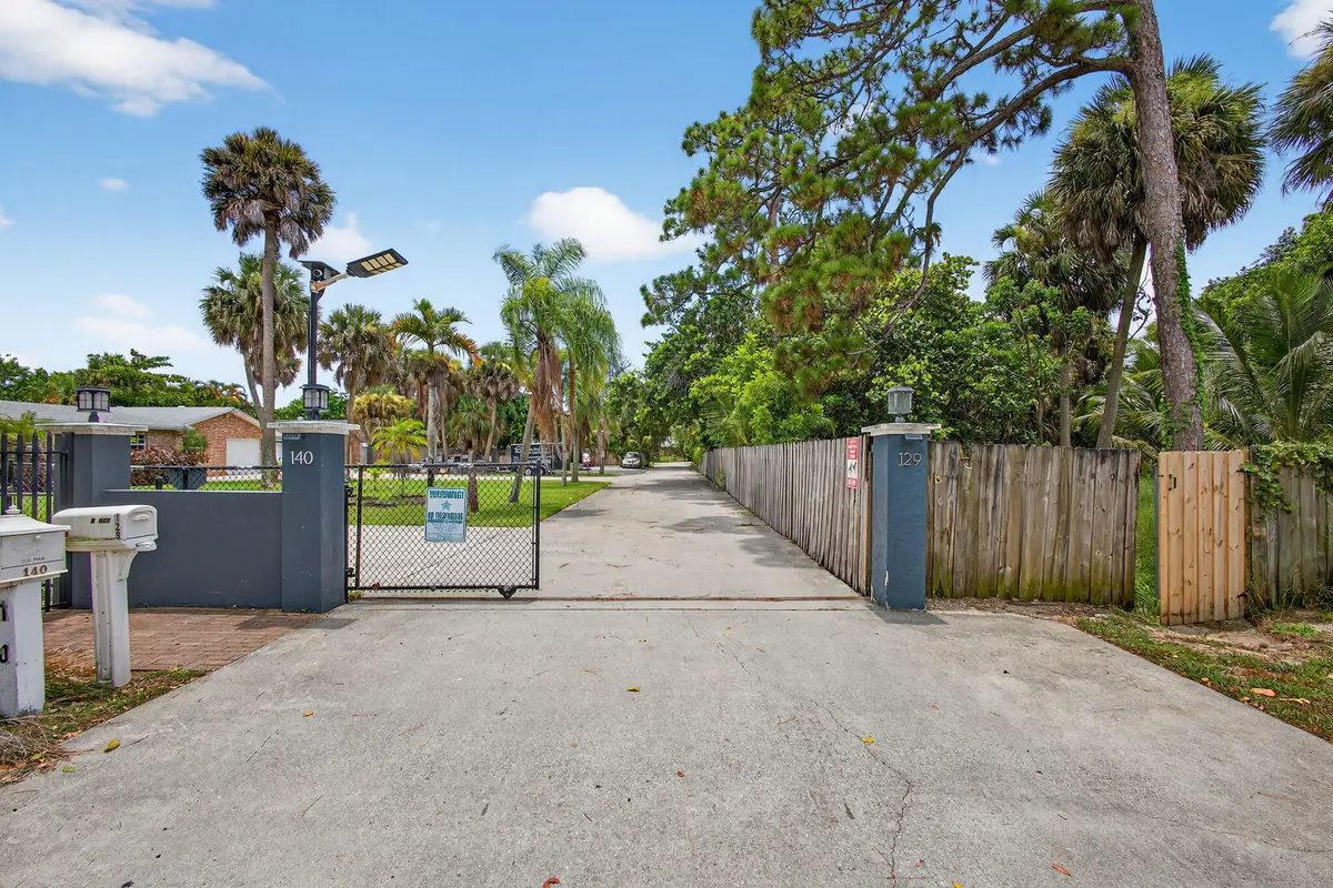 7-web-or-mls-008_BS1A0426 at 129 Fleming Avenue, Greenacres