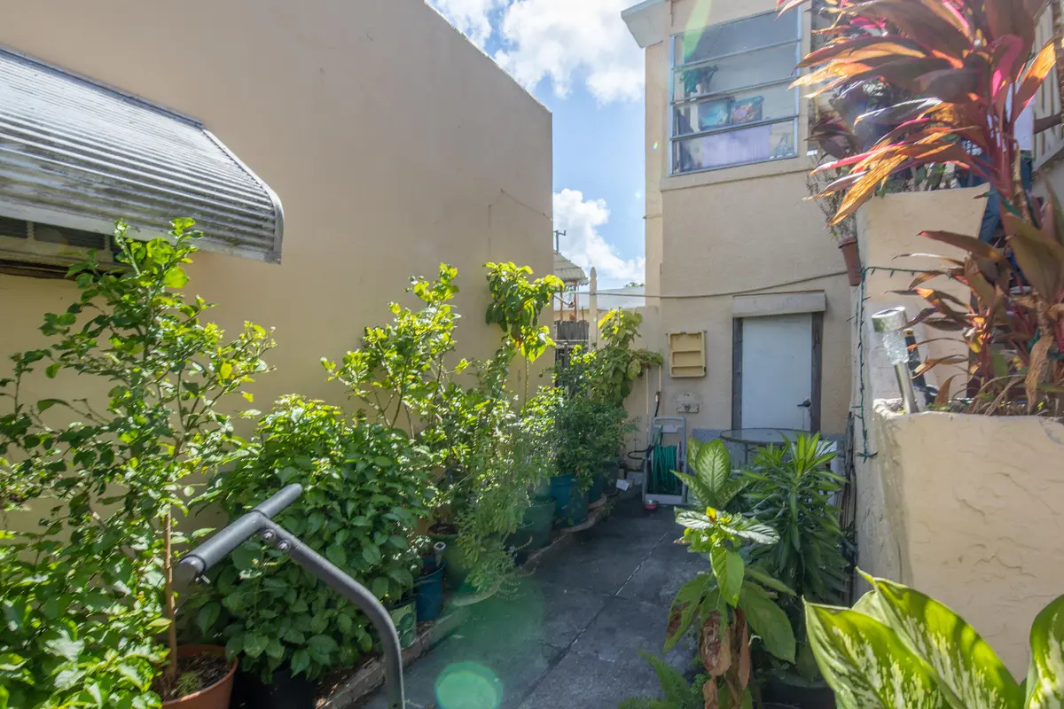 4R7A9580 at 928 S Dixie Highway, Lake Worth Beach