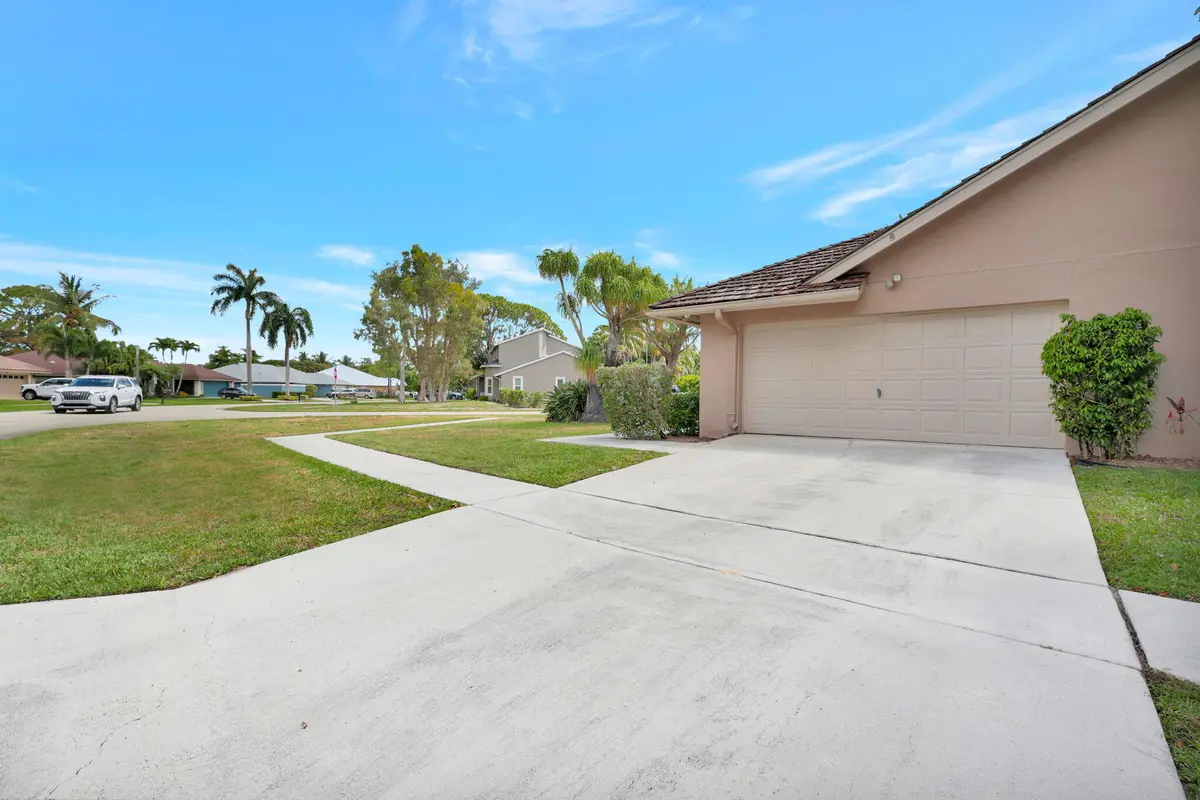 3-web-or-mls-1819Staimford_301 at 1819 Staimford Circle, Wellington