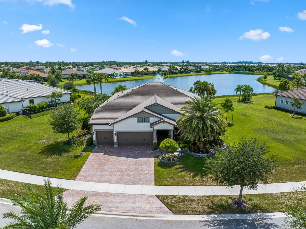 9191 Balsamo Dr - Home For Sale(4) at 9191 Balsamo Drive, Palm Beach Gardens
