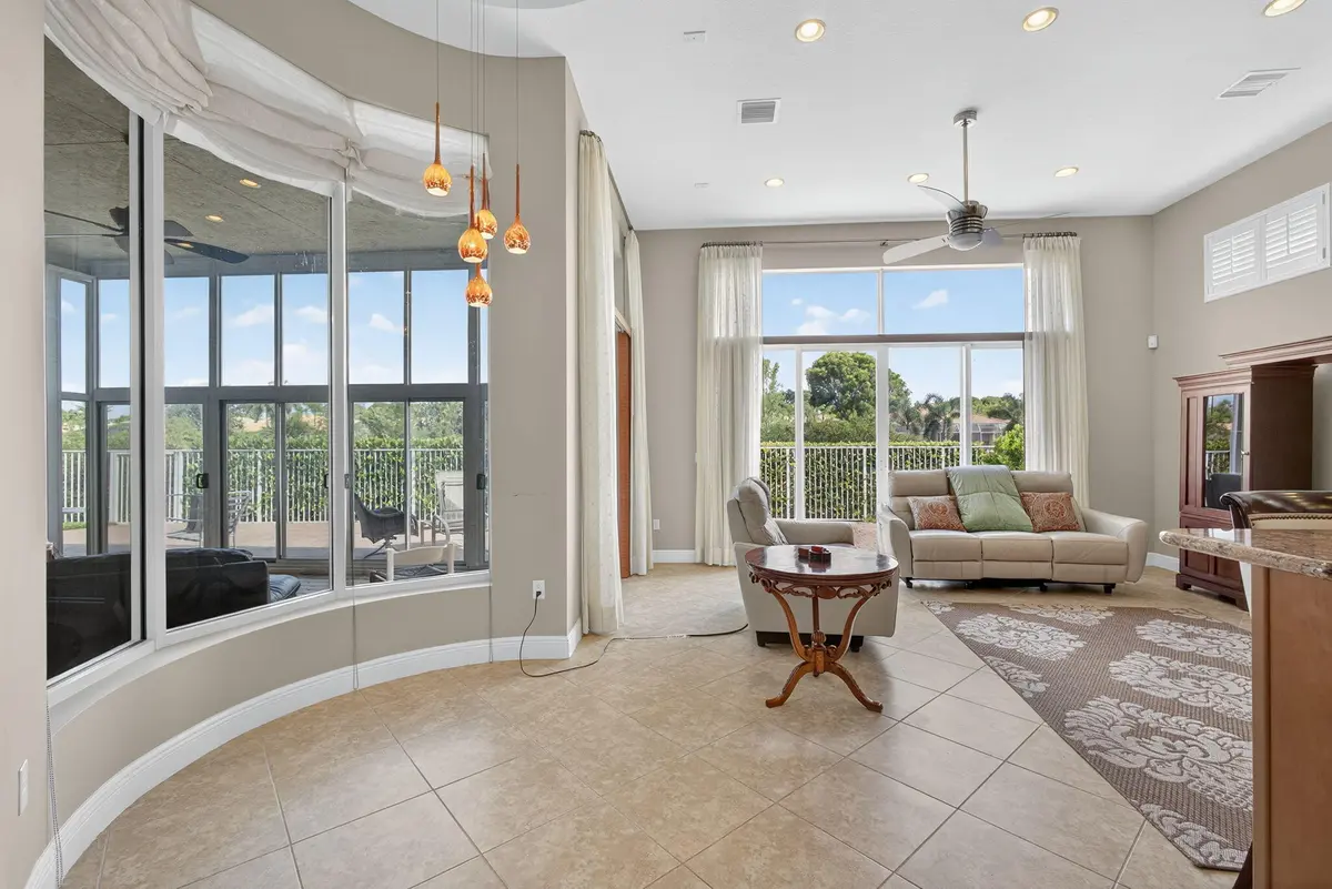 EAT IN AREA, KITCHEN & FAMILY RM at 9783 Via Grandezza, Wellington