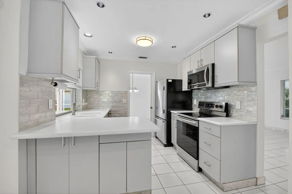 937 Kitchen at 937 Banyan Drive, Delray Beach