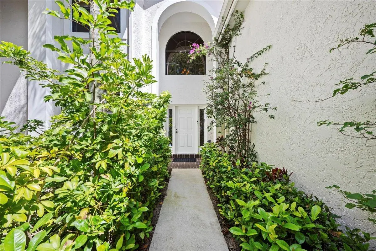 03-LUX_9797 at 3941 Back Bay Drive 226, Jupiter
