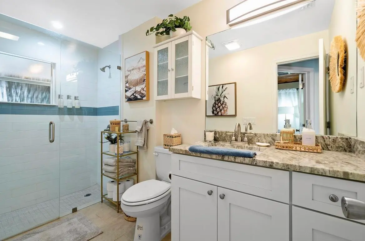 1D38AA52-3D5C-453C-9DA3-9AF5CD45988B at 727 S Lake Drive, Lantana