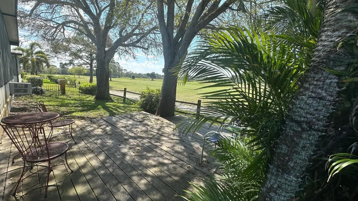 yard at 7874 SE Saratoga Drive, Hobe Sound