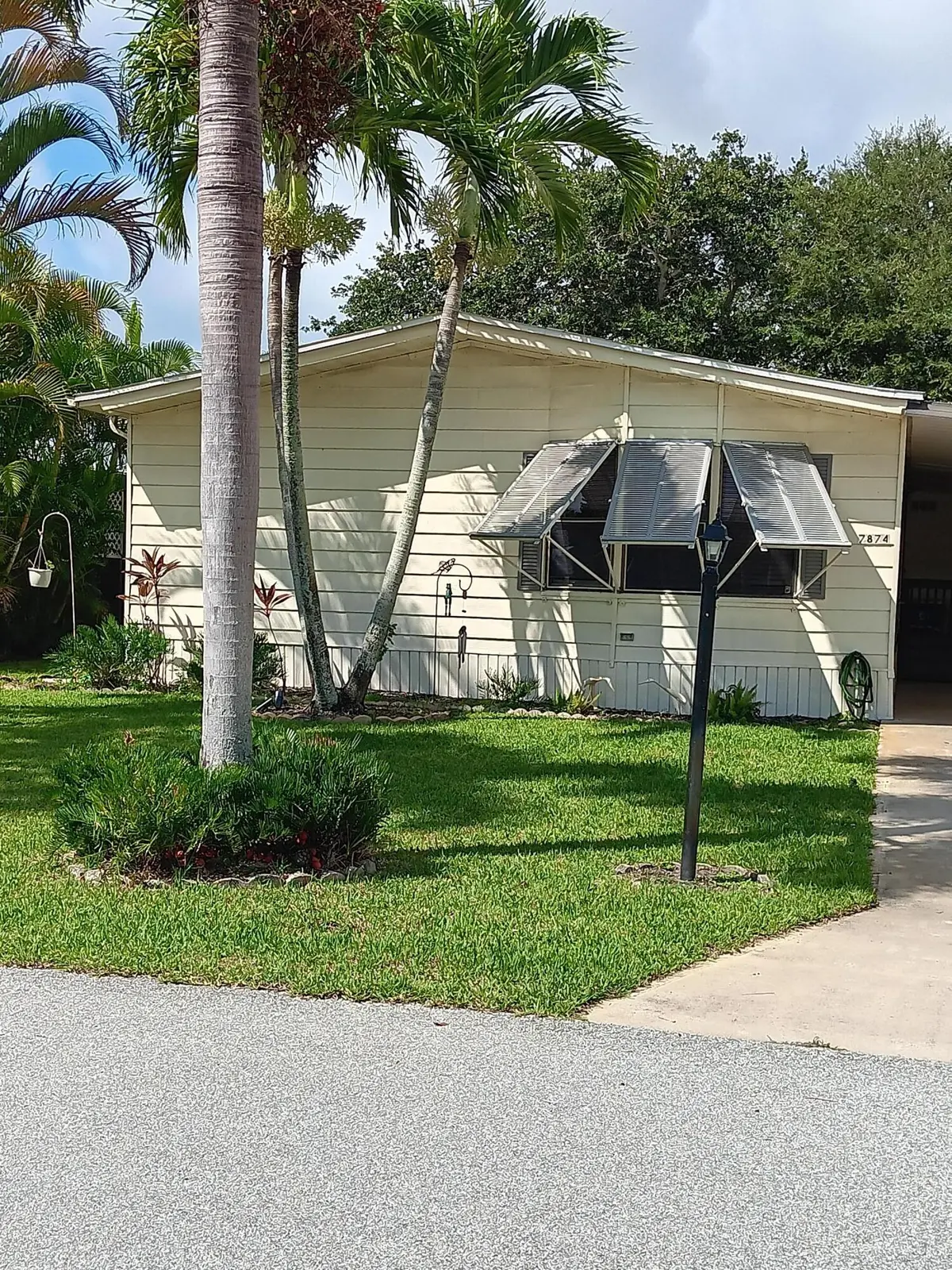 front view at 7874 SE Saratoga Drive, Hobe Sound