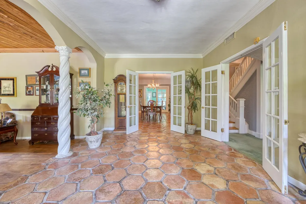 Spacious entry foyer at 270 Cordova Road, West Palm Beach