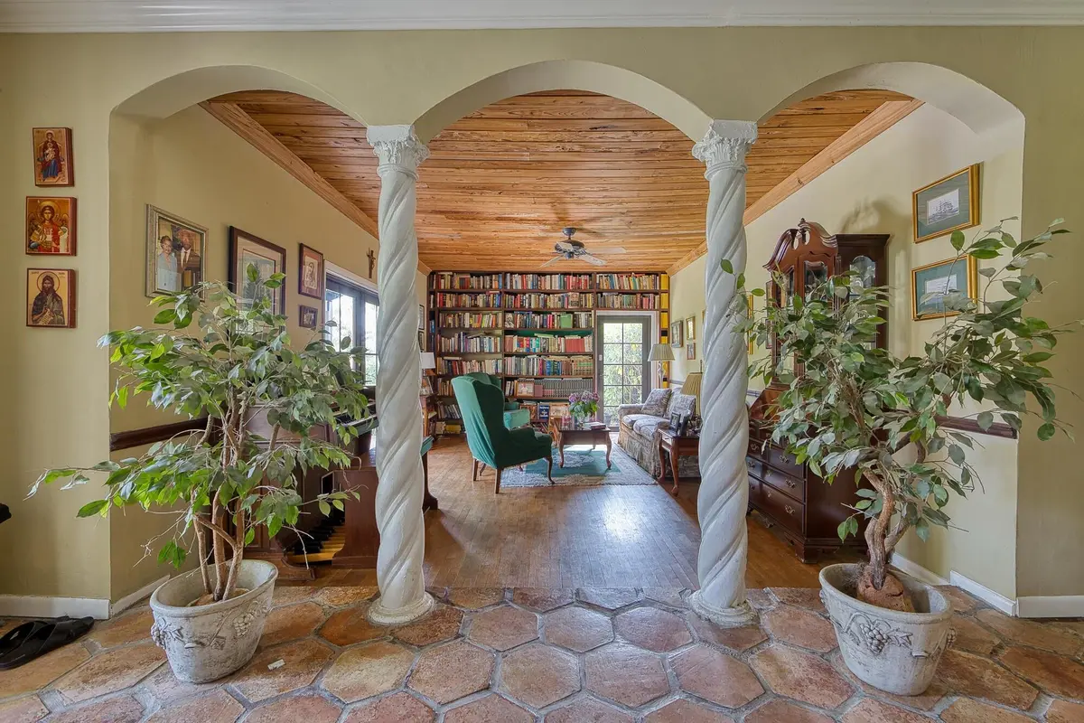 Library at 270 Cordova Road, West Palm Beach