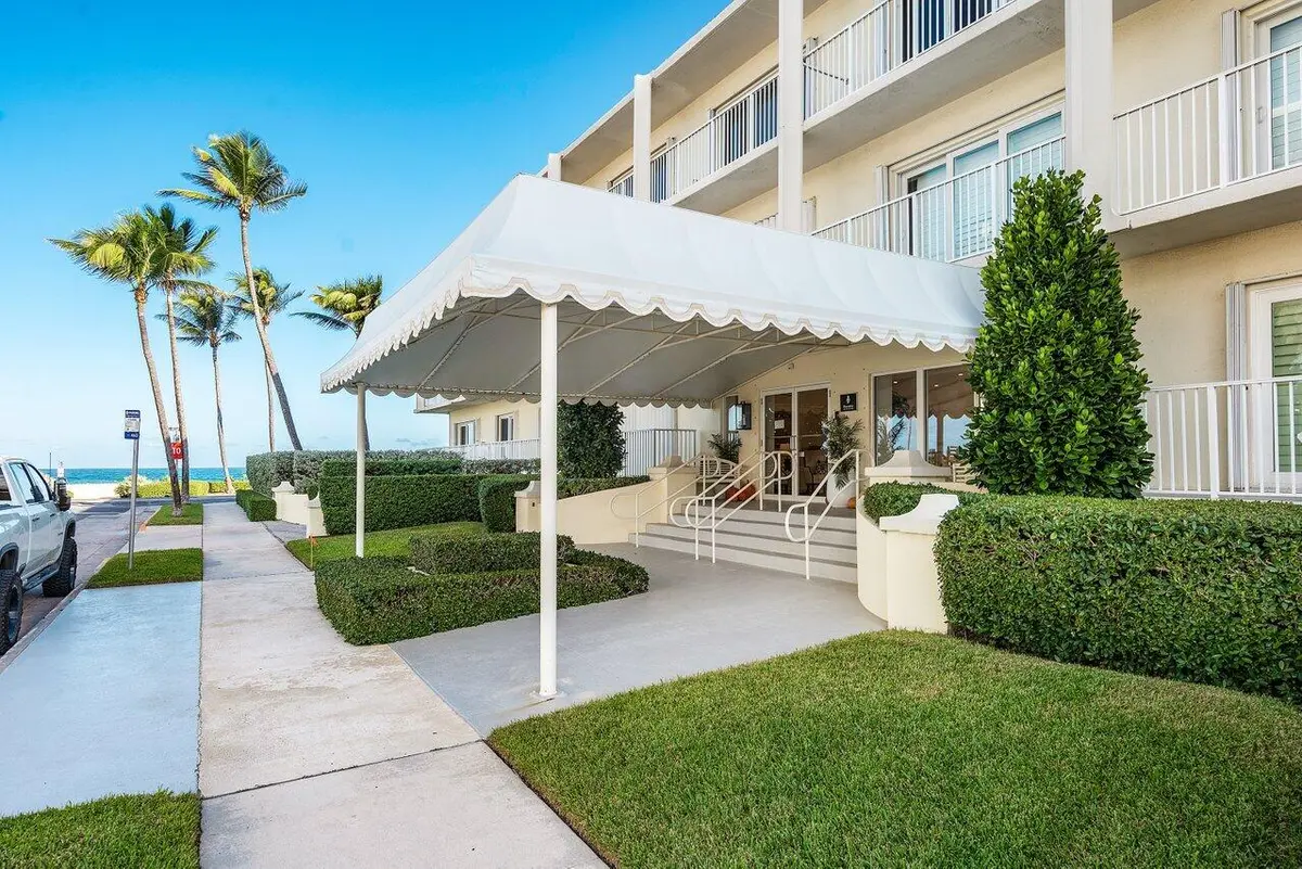 Entry at 350 S Ocean Boulevard 201, Palm Beach