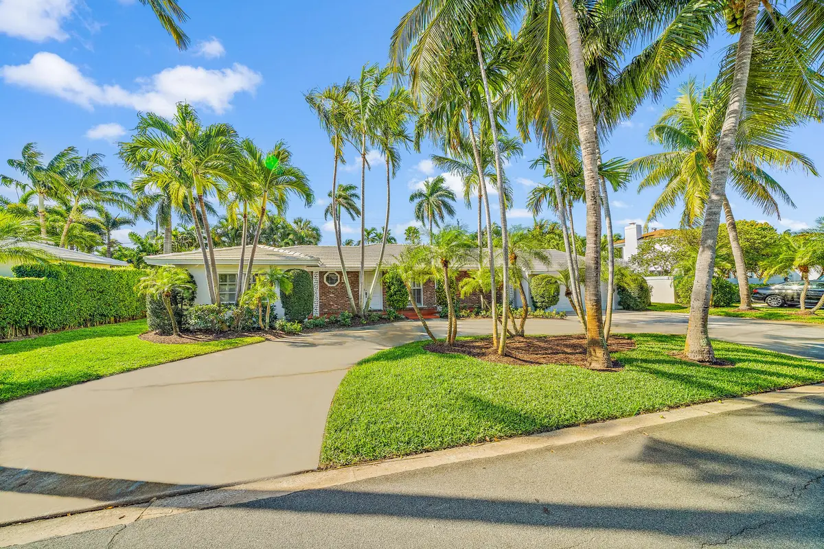 210 Russlyndriveewayphotoshopped at 210 Russlyn Drive, West Palm Beach
