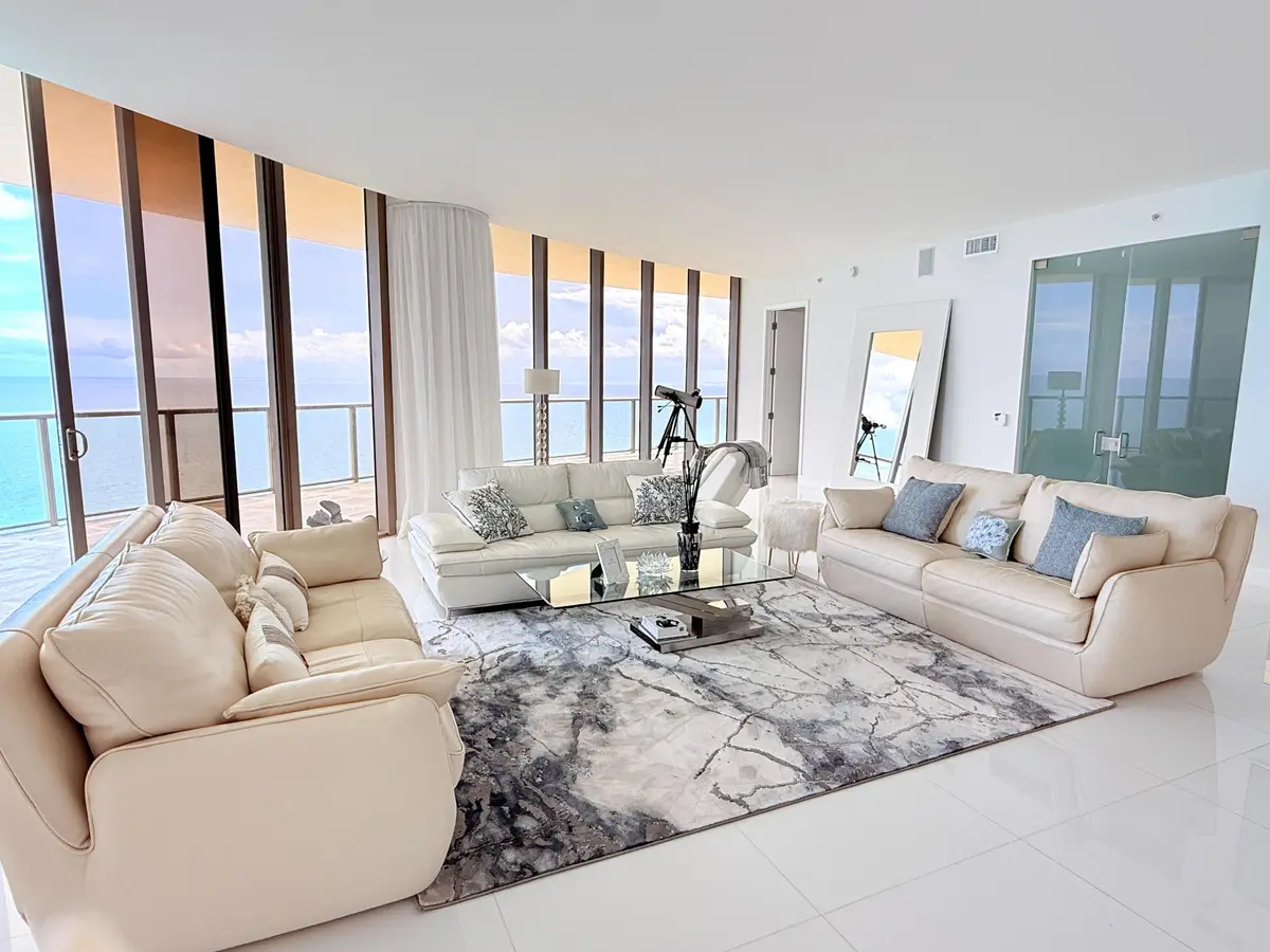 Living room at 9703 Collins Avenue Ph 2700, Bal Harbour