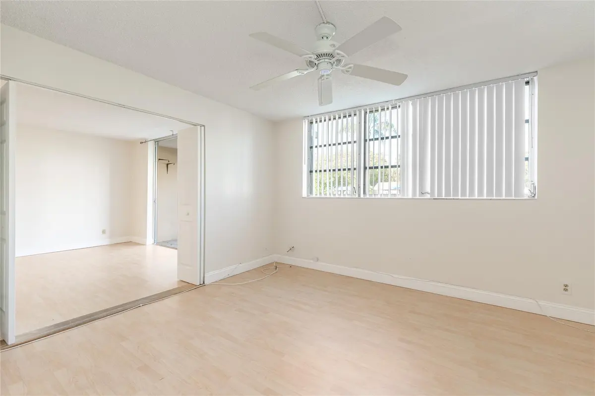 HOLLYBROOK 2 BEDROOM at 9523 S Hollybrook Lake Drive 107, Pembroke Pines