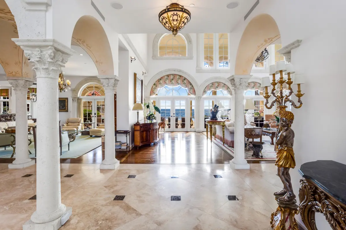 dash_FOYER_STRAIGHT_EB at 6133 N Ocean Boulevard, Ocean Ridge