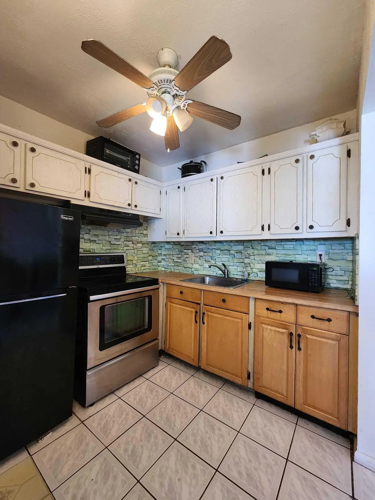 kitchen at 165 Camden G, West Palm Beach