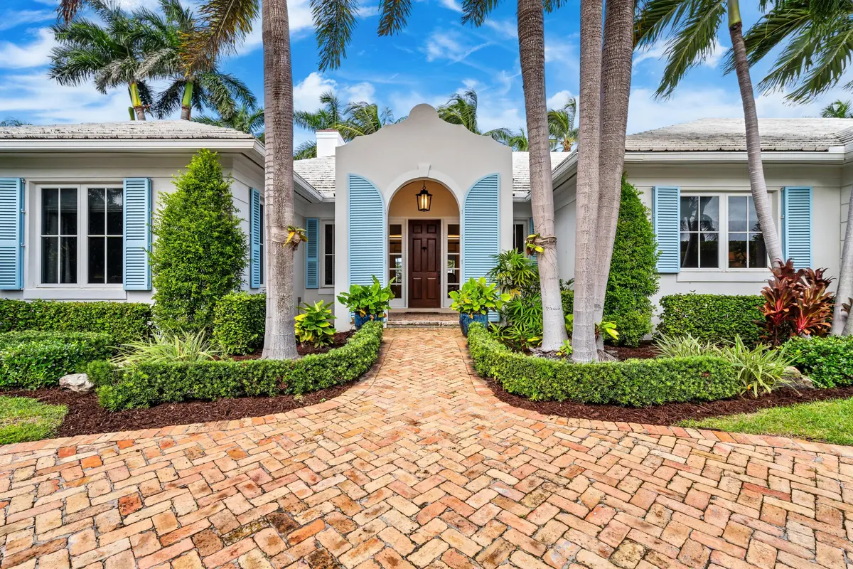 mls_ENTRANCE_STRAIGHT_DT at 566 Palm Way, Gulf Stream