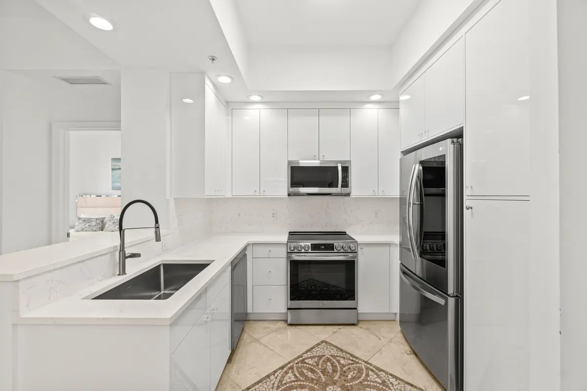 Kitchen at 701 S Olive Avenue 1014, West Palm Beach