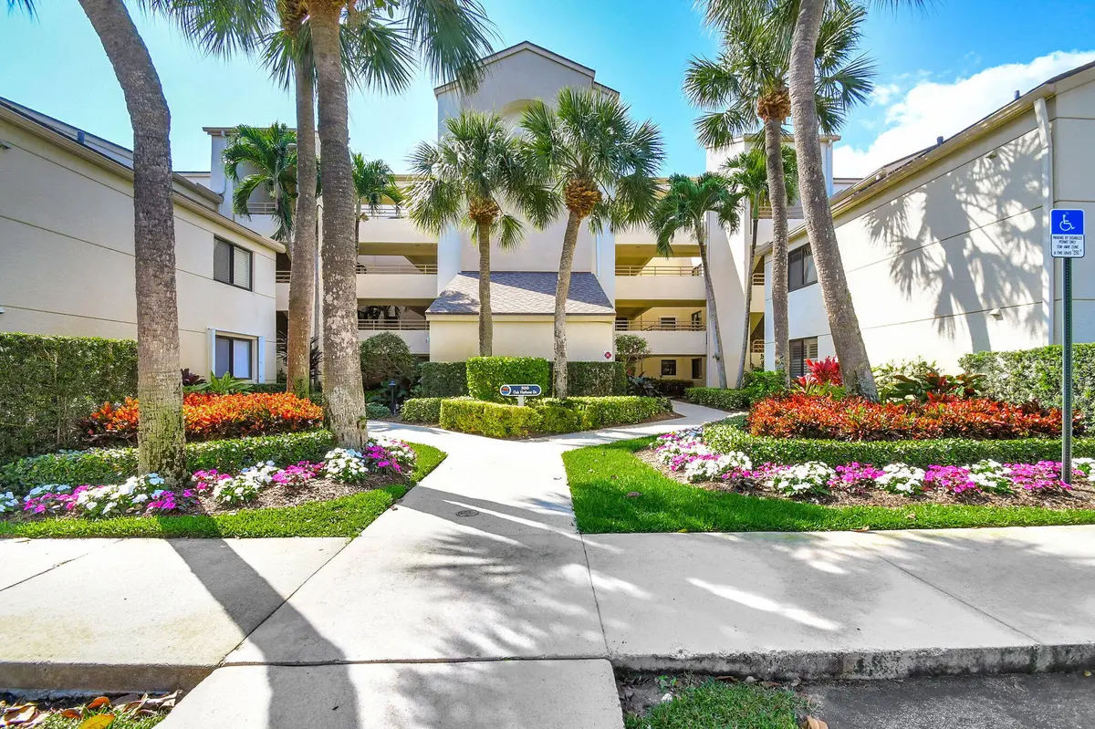 300 BLDG at 318 Oak Harbour Drive 318, Juno Beach