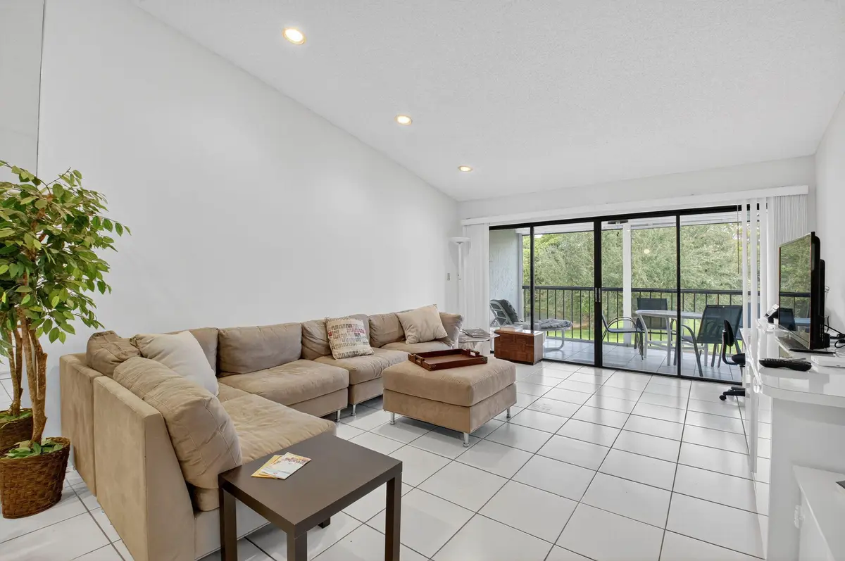 living room at 5055 Oak Hill Lane 222, Delray Beach