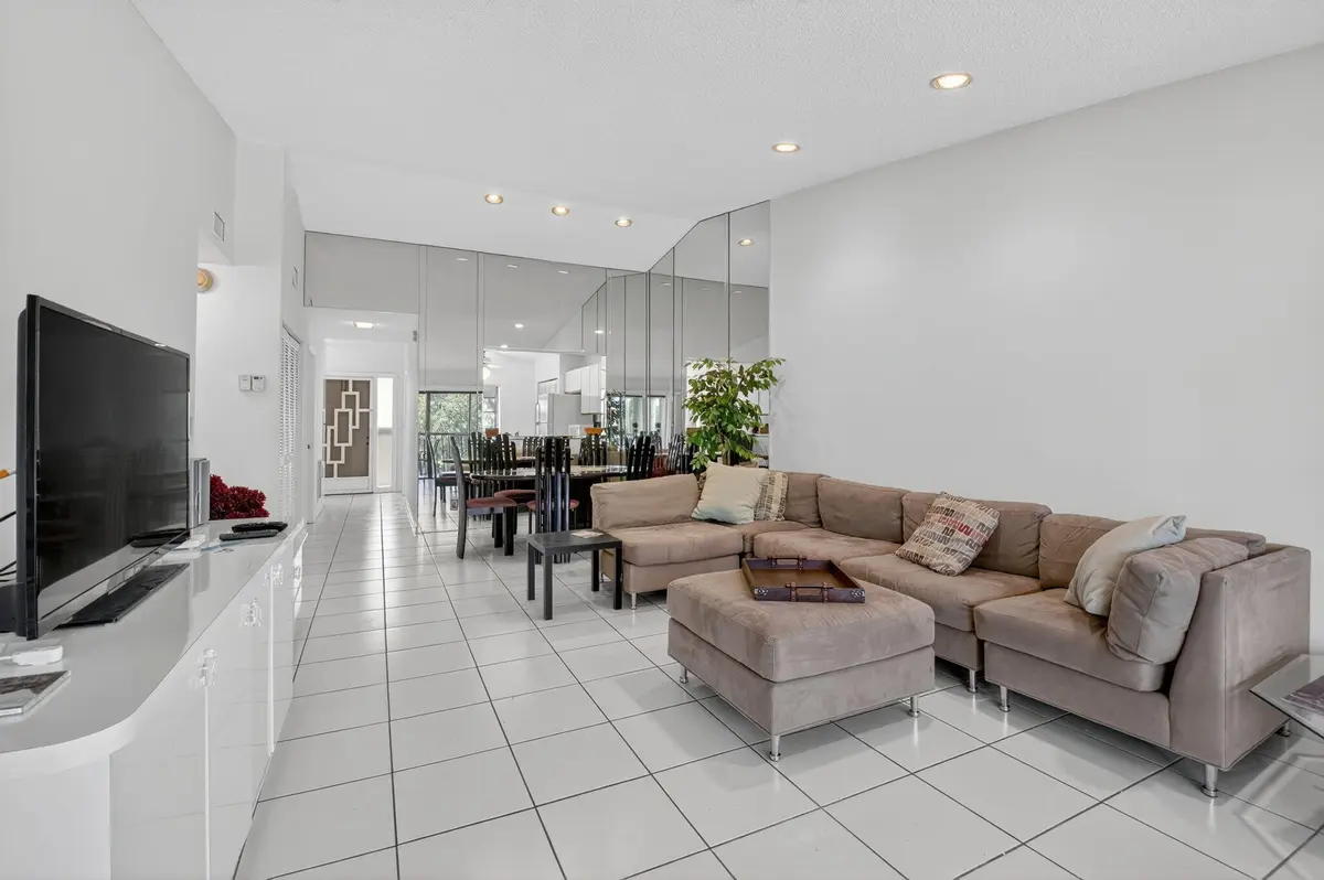 living room looking towards dining at 5055 Oak Hill Lane 222, Delray Beach