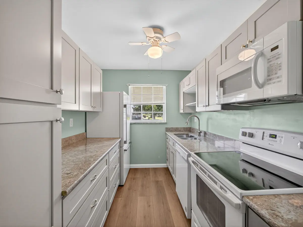 5-web-or-mls-012 at 111 Lakes End Drive B, Fort Pierce