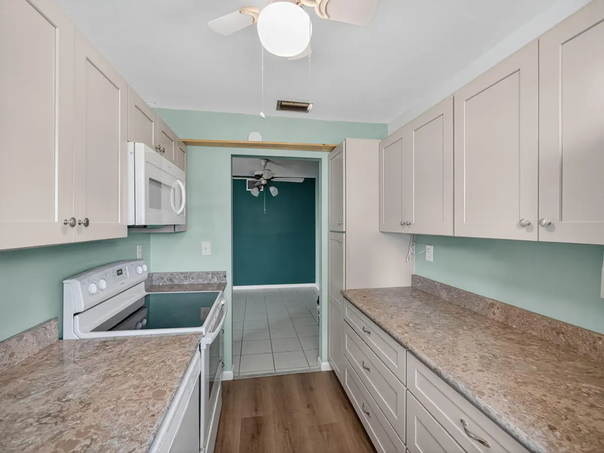 6-web-or-mls-001 at 111 Lakes End Drive B, Fort Pierce