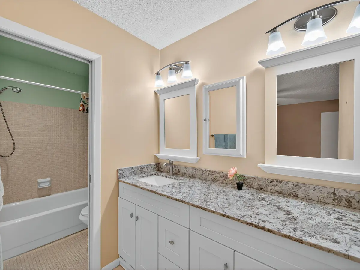 8-web-or-mls-013 at 111 Lakes End Drive B, Fort Pierce