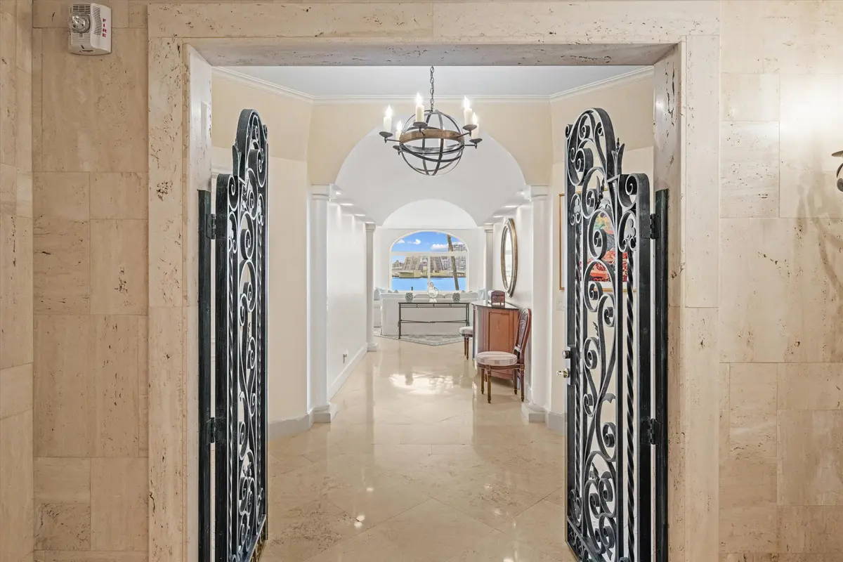 Entry at 200 Bradley Place 303, Palm Beach