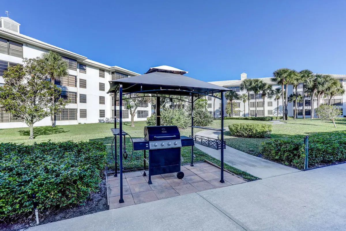 46-web-or-mls-IMG_0366_67_68_69_70 at 3516 Whitehall Drive 101, West Palm Beach