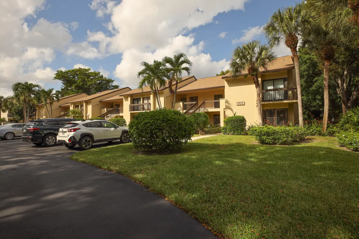 Corner unit plenty of parking at 5121 Oak Hill Lane 416, Delray Beach