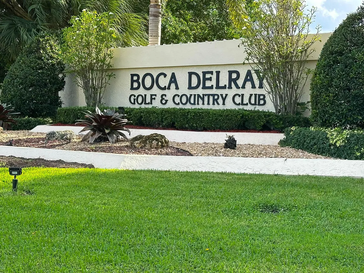 Golf community with so many amenities! at 5121 Oak Hill Lane 416, Delray Beach