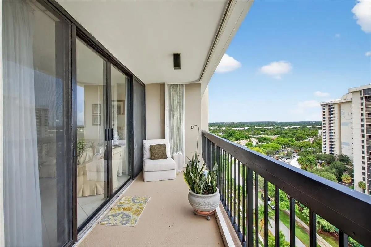 6aeda48dcd1d29ddd9797f698422f759 at 2425 Presidential Way 1502, West Palm Beach