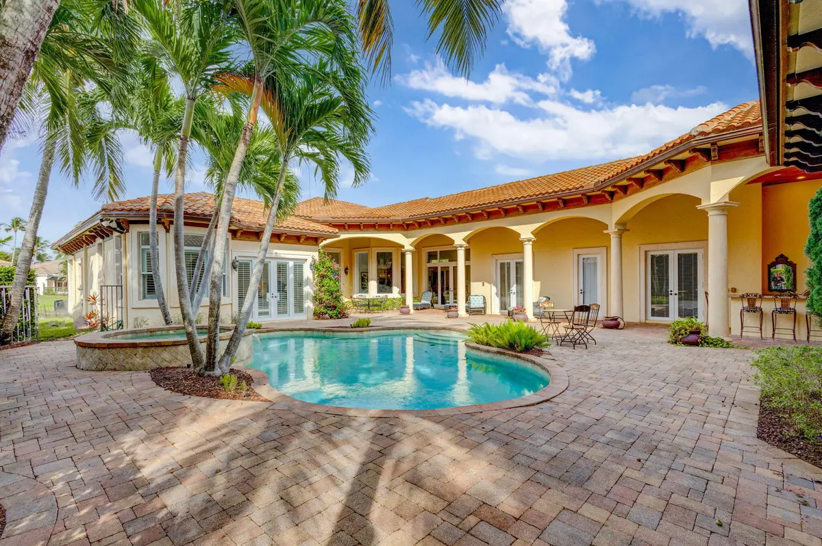Pool/Patio at 11264 Isle Brook Court, Wellington