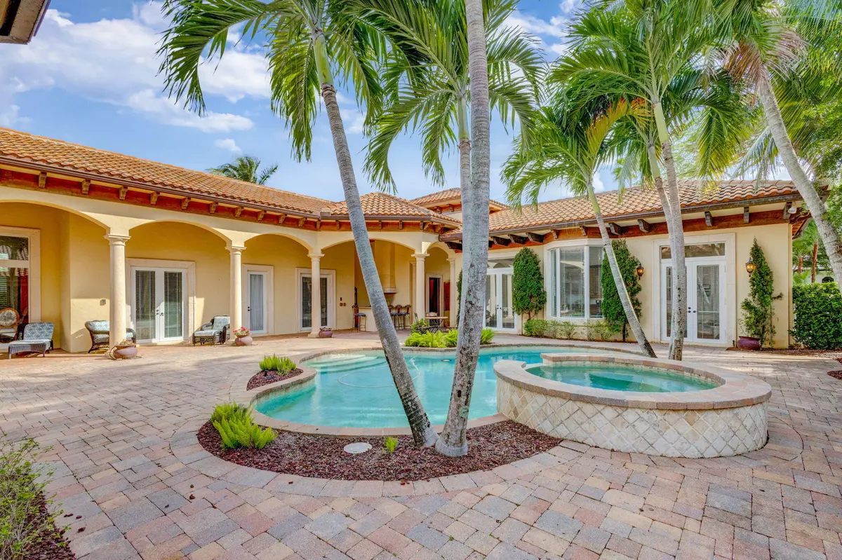 Pool/Spa/Patio at 11264 Isle Brook Court, Wellington
